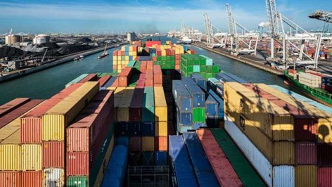container-ship-rotterdam-terminal