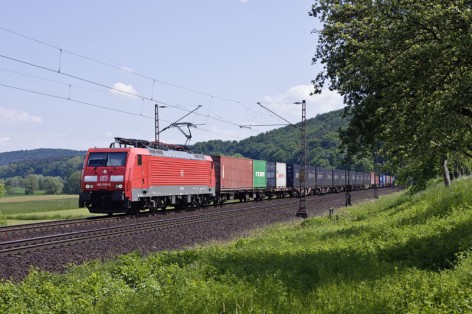 Containerzug bei Kreiensen mit Ellok Baureihe 189